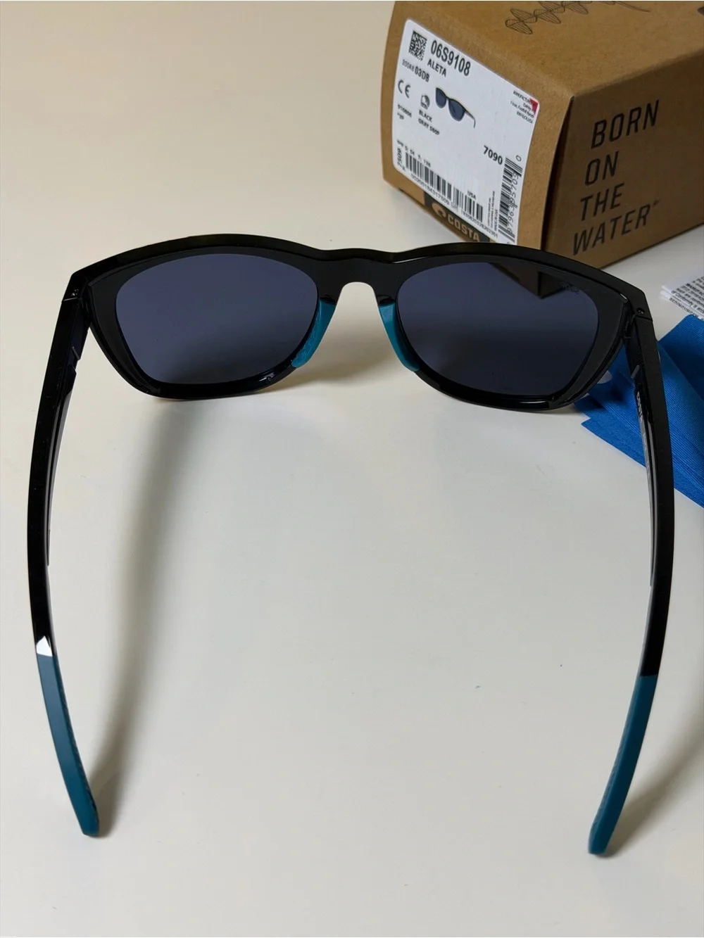 NIB Costa Del Mar Aleta Polarized Sunglasses Black Gray NEW Women’s 54-19-136